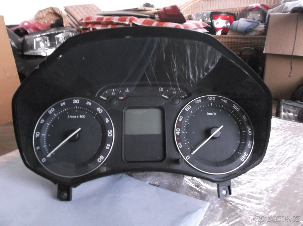 ŠKODA OCTAVIA 2 SVĚTLO-VÍKO-NÁRAZNÍKY A NÁHRADNÍ DÍLY - 10