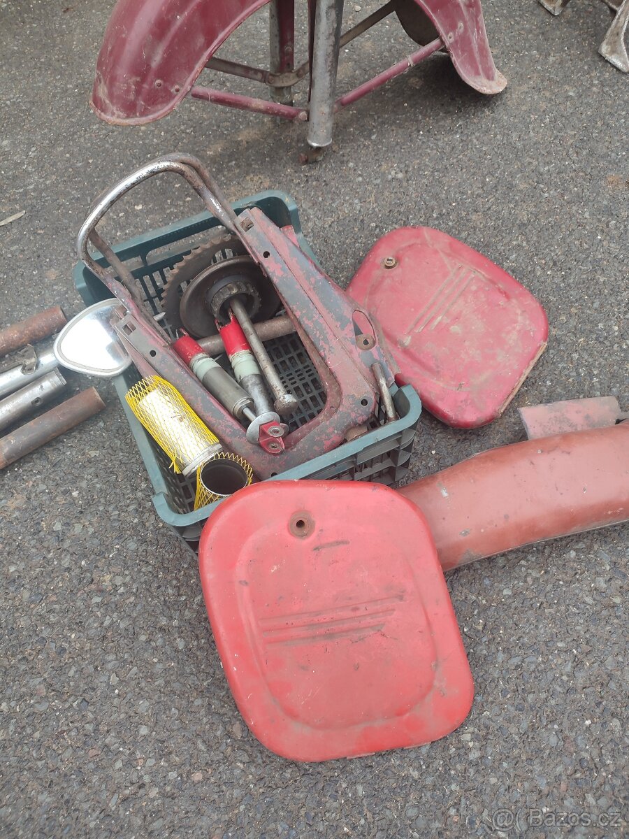 Díly Jawa kývačka, panelka mix dílů. - 10