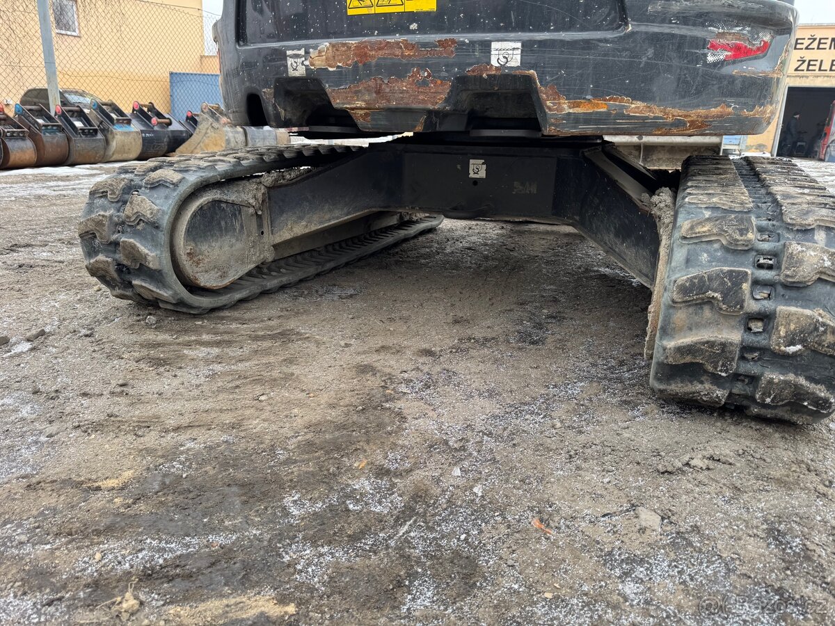 Bobcat E35 Bagr pásový - 10