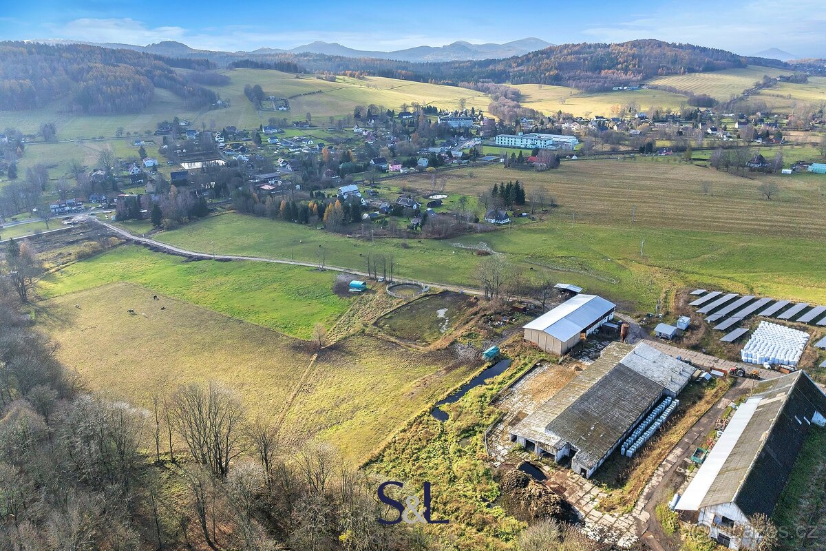 Prodej zemědělského objektu s pozemky o výměře 11 418 m², Ho - 10