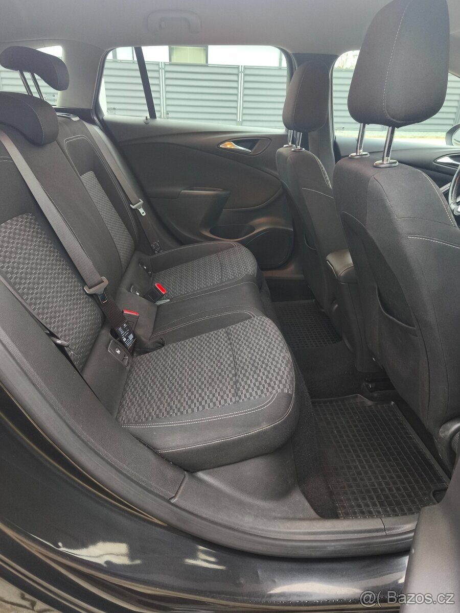 Opel Astra ST kombi 1.6 CDTi 100 kW - po servise za 40tis.Kč - 10