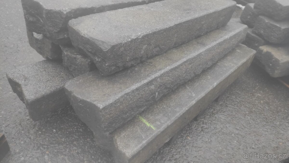 Staré kamenné obrubníky, obruby, žulové obrubníky, 200 bm - 10