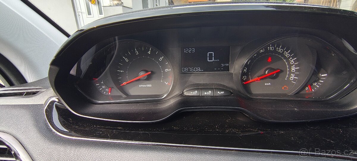 Peugeot 208 1,0 (2013) - 10