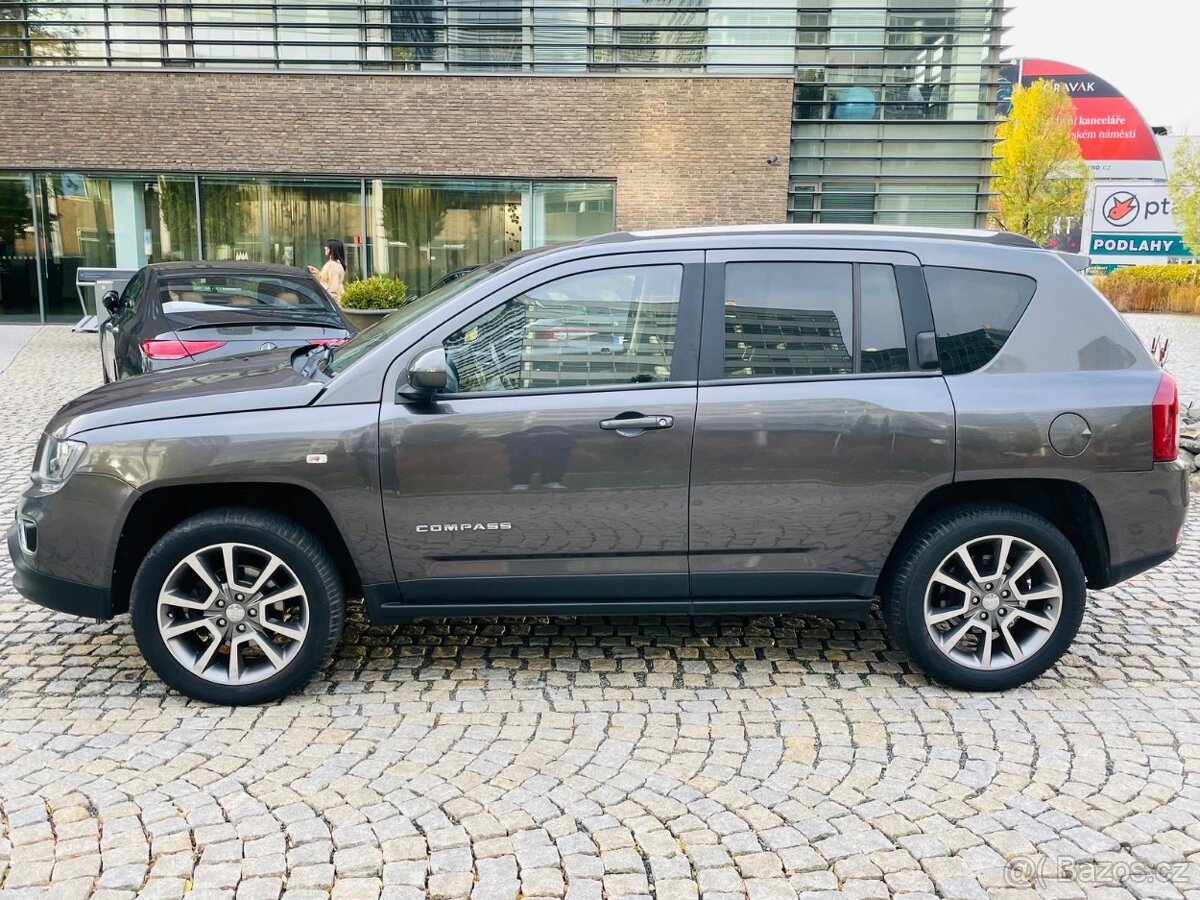Jeep Compass 2.2D MANUÁL 4x4 KAMERA VÝHŘEV TAŽNÉ LIMITED - 10