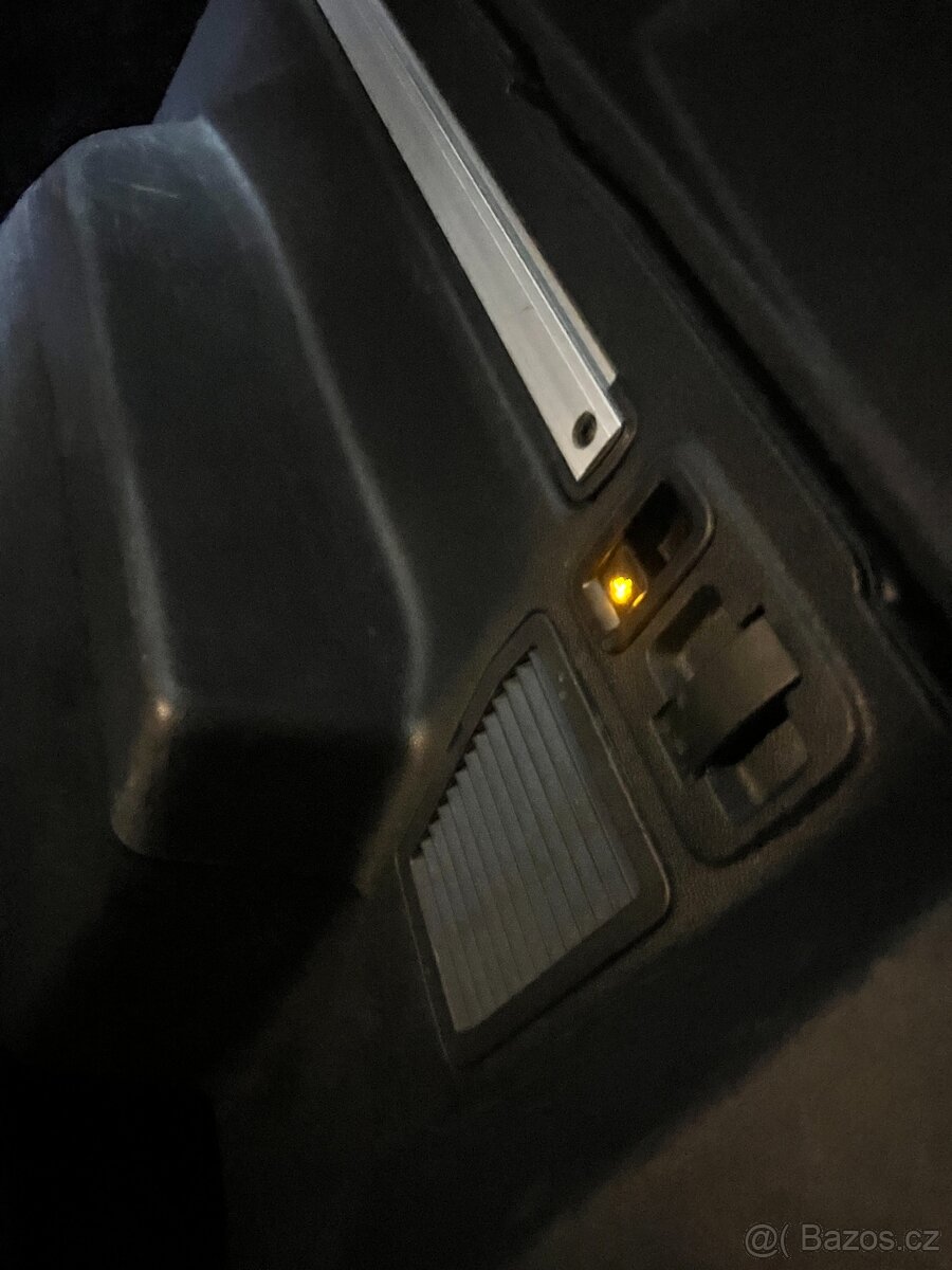 ► VW TOURAN 1.4TSI 110KW HIGHLINE-NAVI-LED-TAŽNÉ - 7MÍST - 10