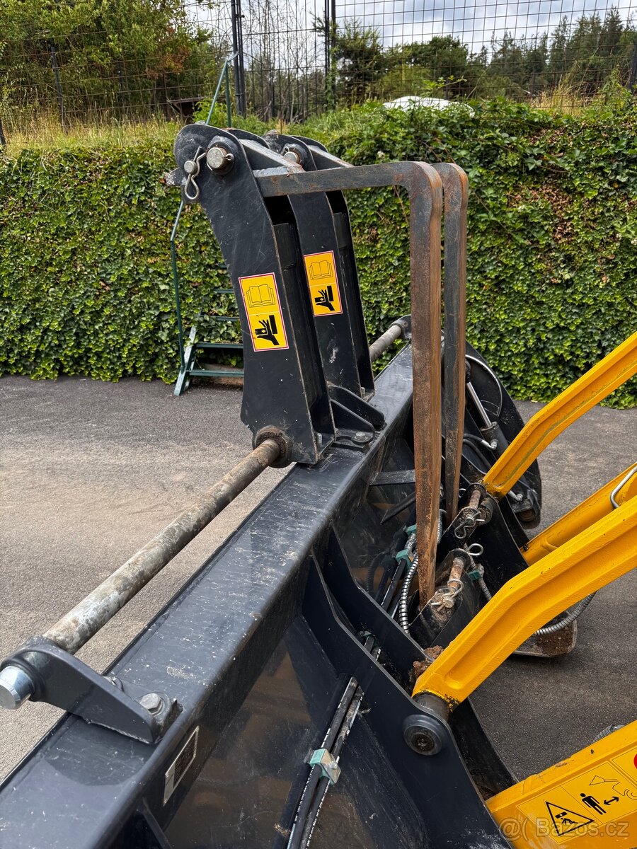 Komatsu WB93S-S - 10