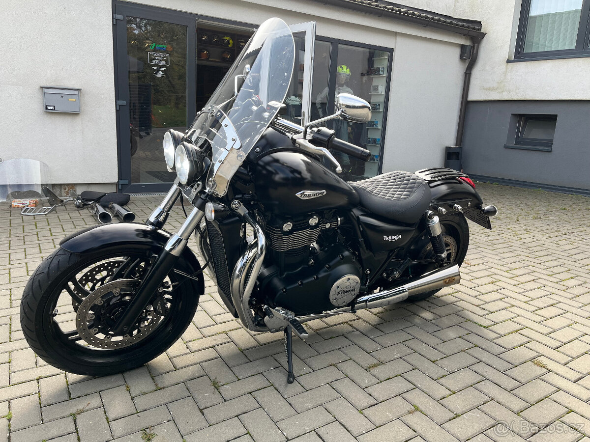 Triumph Thunderbird Storm - 10