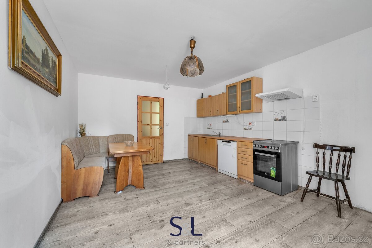 Prodej vícegeneračního domu 538m², zastavěná plocha 507m2, p - 10