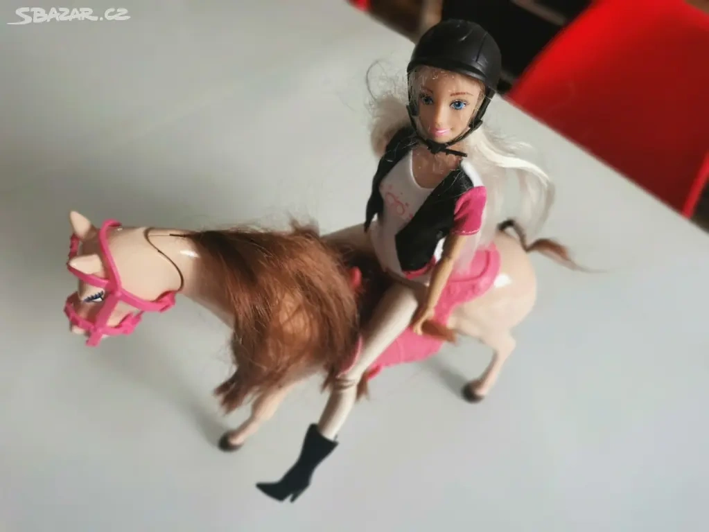 Balík dívčího oblečení cca 4 - 6 let + hračky - 10