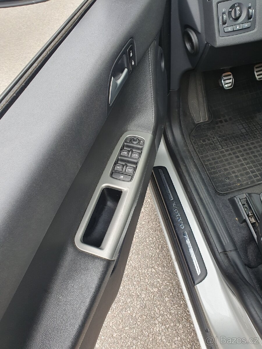 Prodám auto.volvo S40. - 10