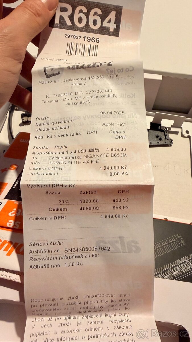 PC case Corsair, RGB větráky a základní deska - 10