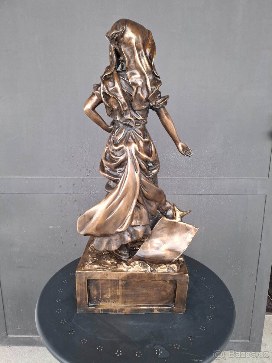 Velká bronzová socha, značená - 10