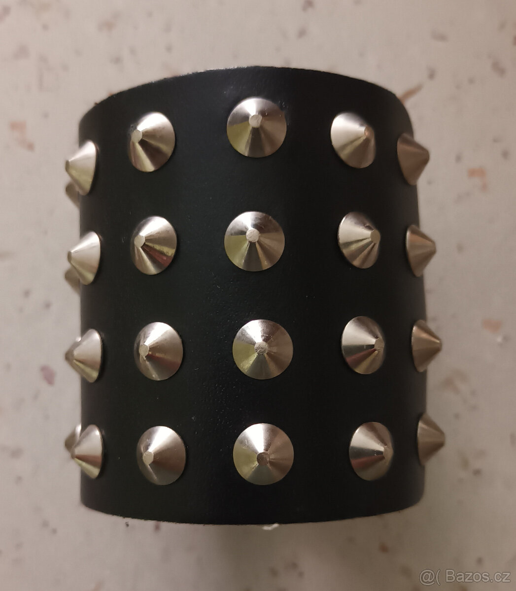 přilba + klobouk + náramek zápěstí - 10