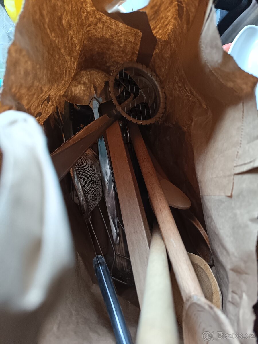 Misky, talíře, tácky aj. - 10