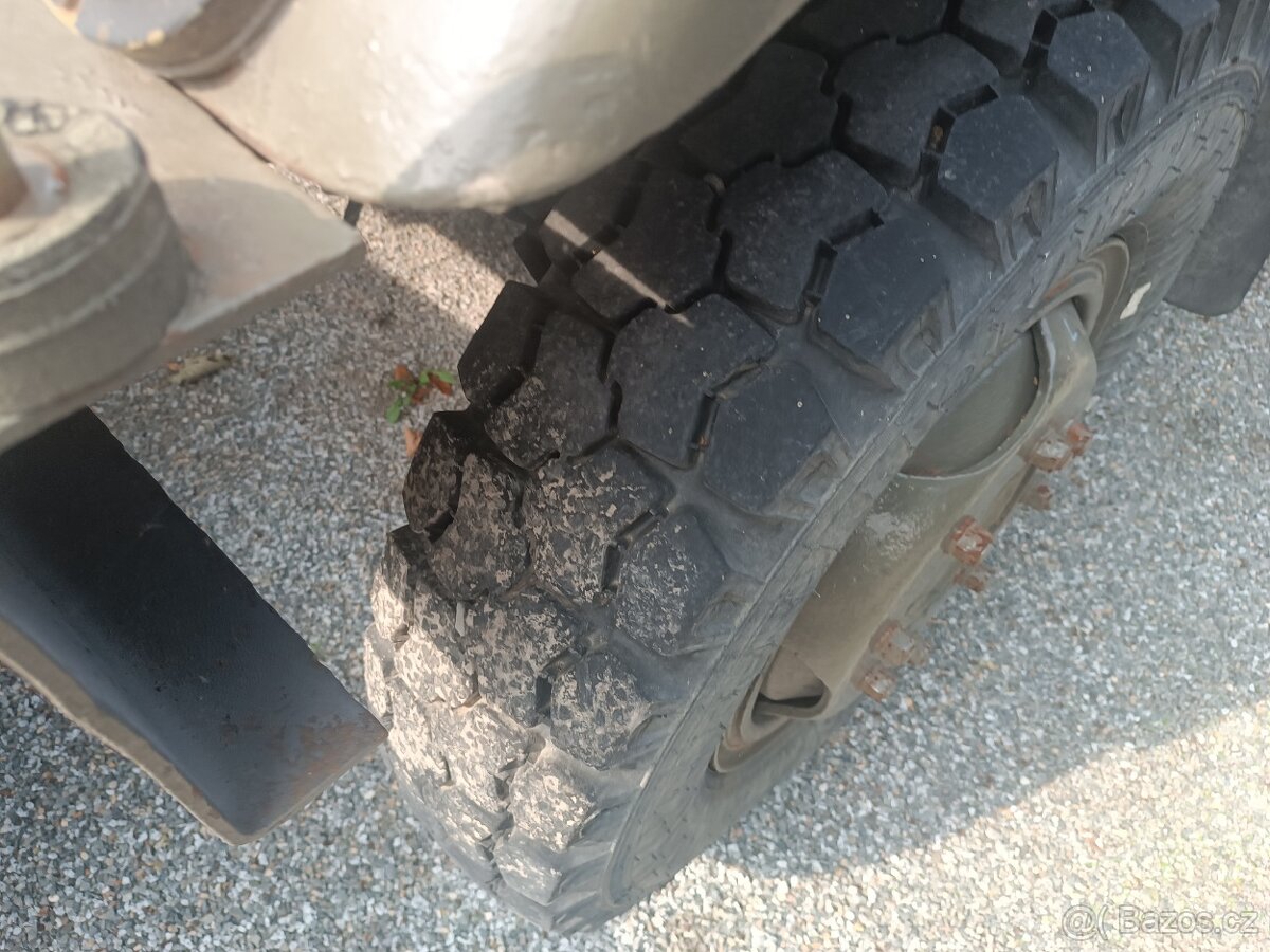 Praga V3S valník s HR 2500 - 10