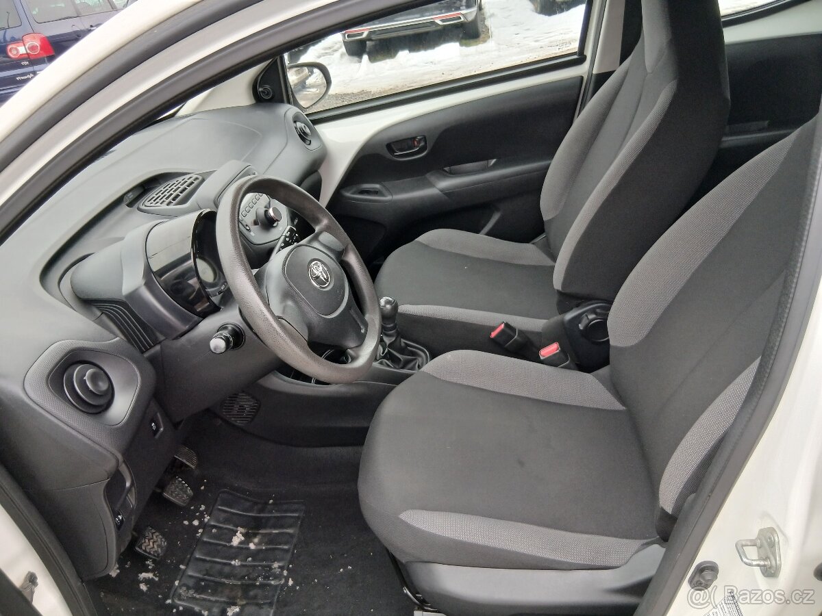 Toyota Aygo 1.0, 51 kW, klima - 10