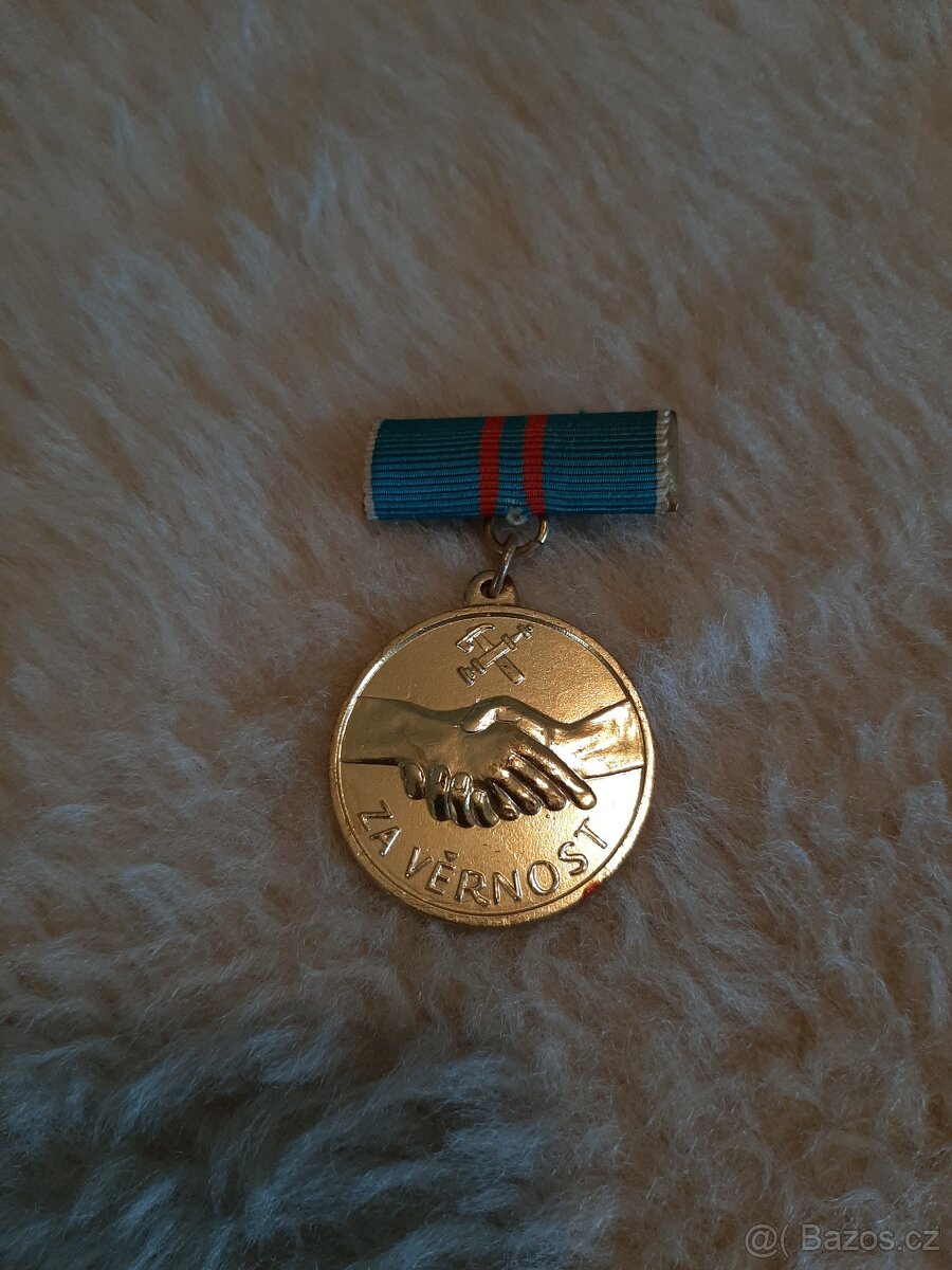 Odznaky, medaile, vyznamenání - 10