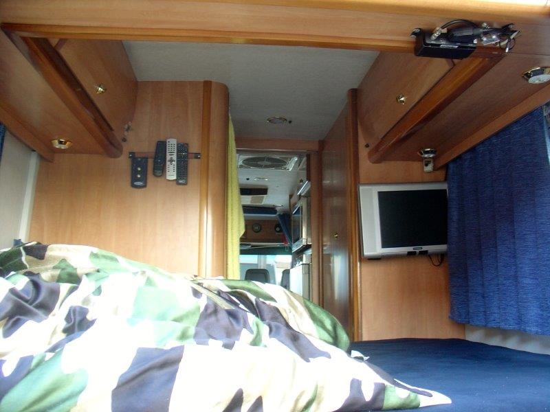 karavan Mercedes Vario 614 - 10