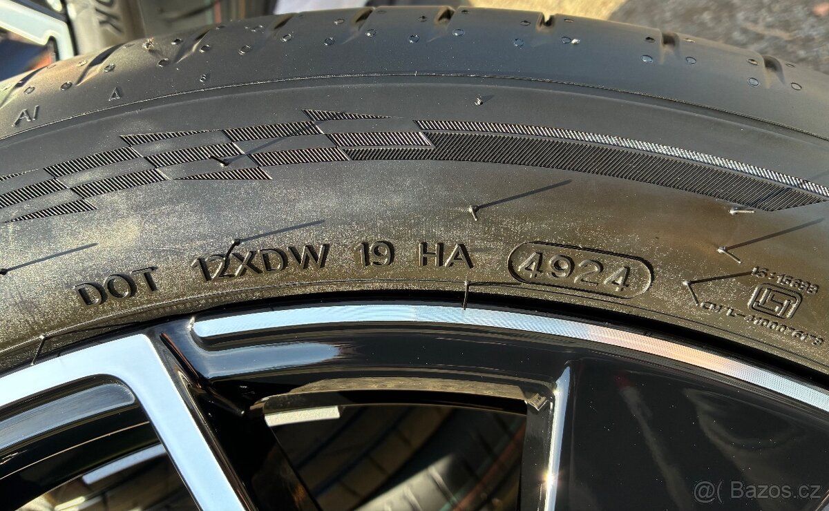 Leeds 255/40/20 VW R-Line letní - 10
