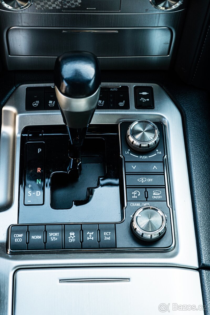 Toyota Land Cruiser 4.5 L V8 Executive Lounge - 10