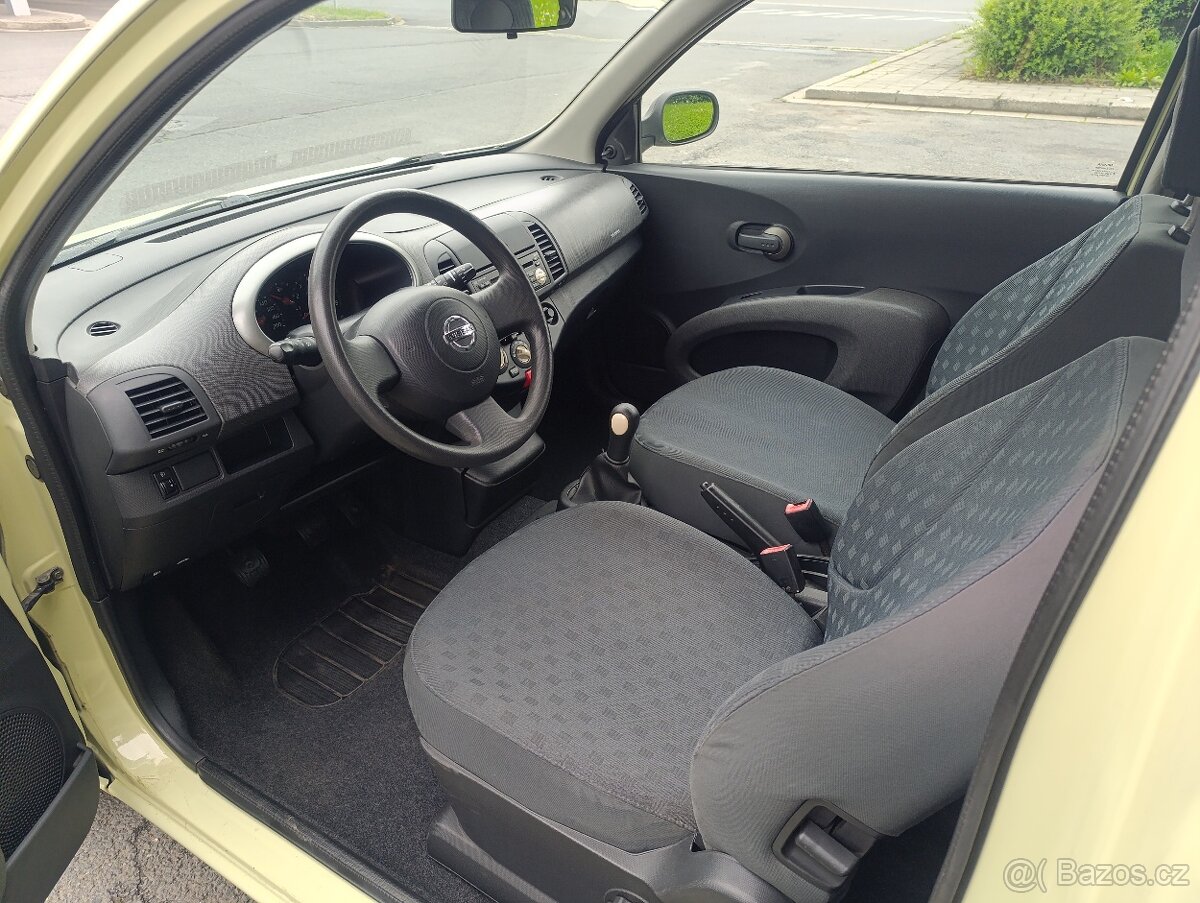 Nissan Micra 1.0i - 10