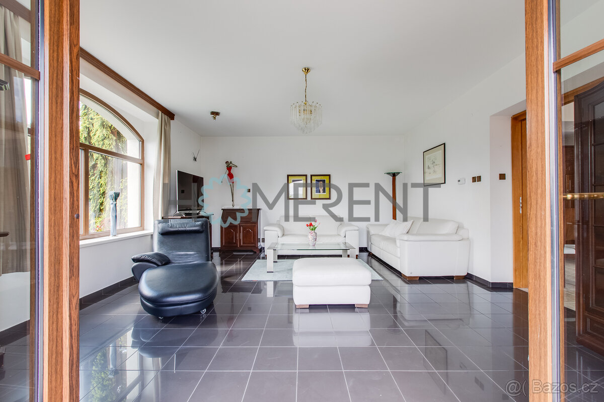 Exkluzivní rodinný dům 7+1, terasa, dvojgaráž, zahrada, u Je - 10