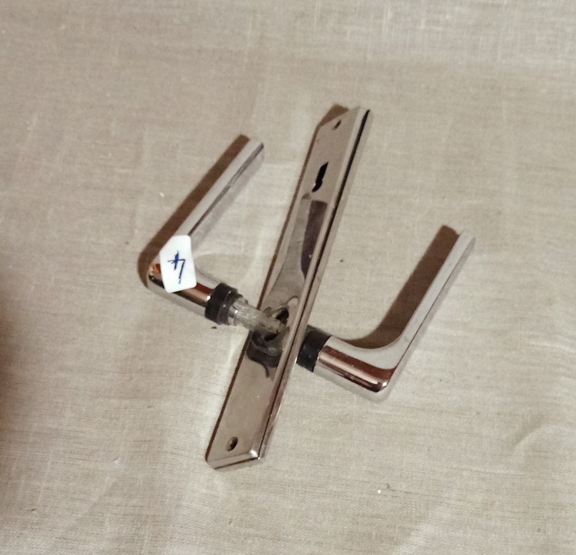 Bezpečnostní dveřní kování kliky dveře asi Rostex? - 10