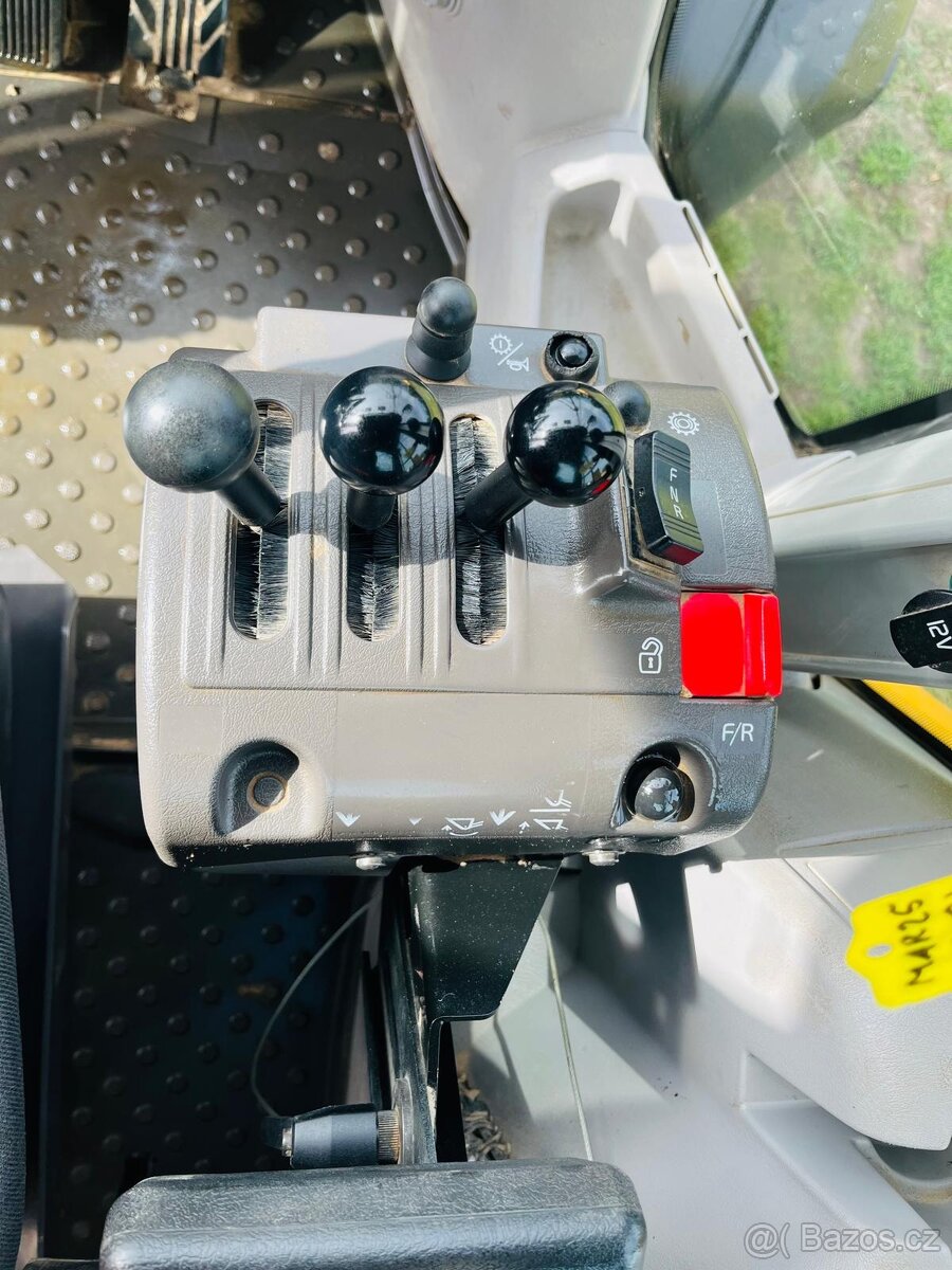 Kolový nakladač Volvo L60H - 10