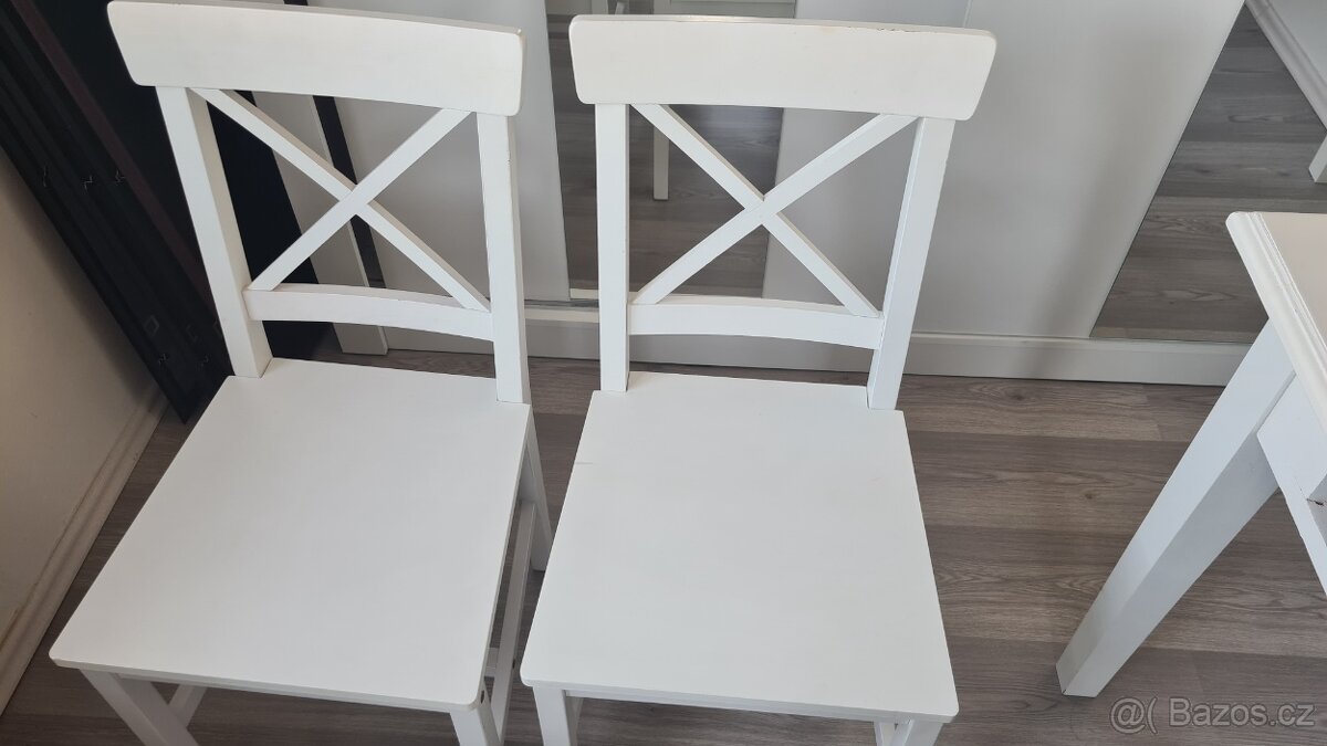 Jídelní stůl a 4 židle - 10