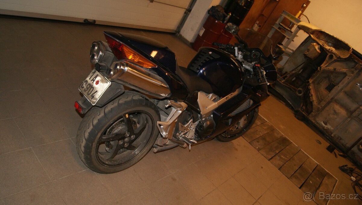 HONDA VFR 800 V4 VTEC - 10