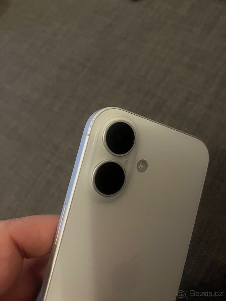 IPhone 16 bílý - 10