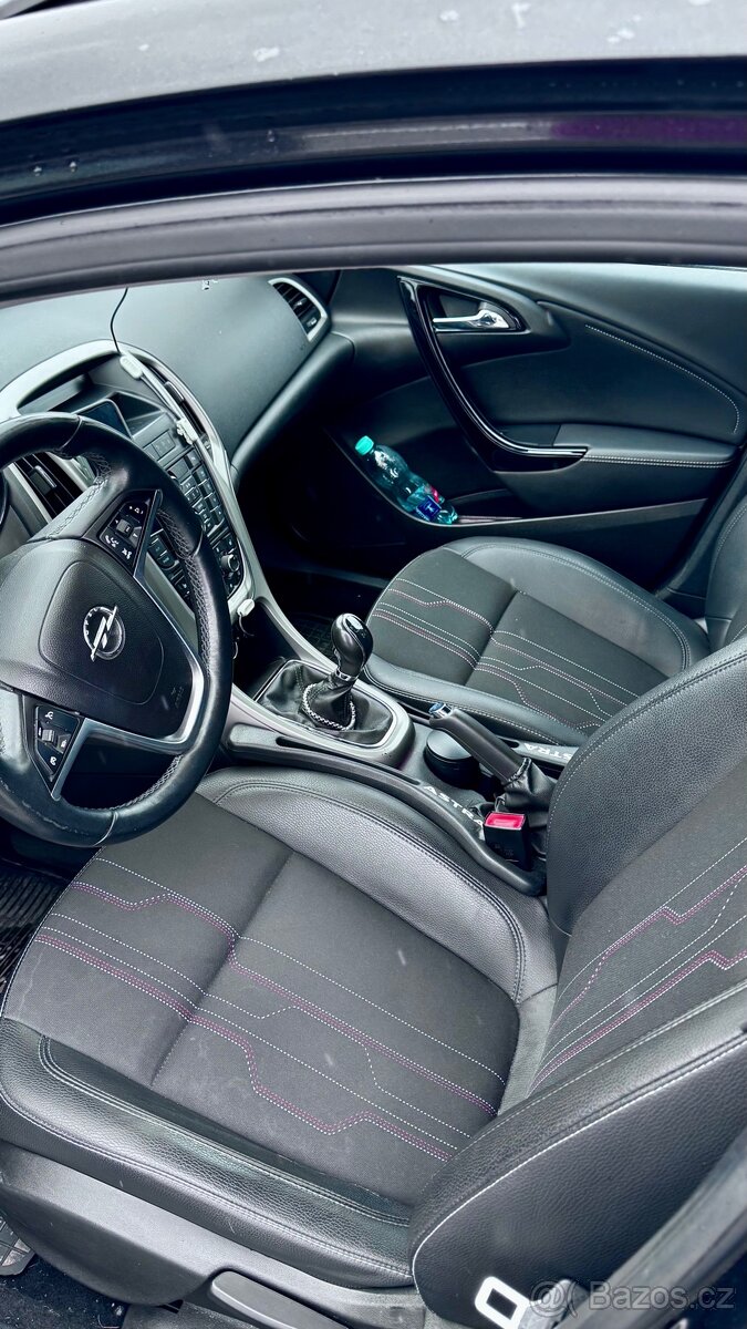 Opel Astra J 2012 - 10