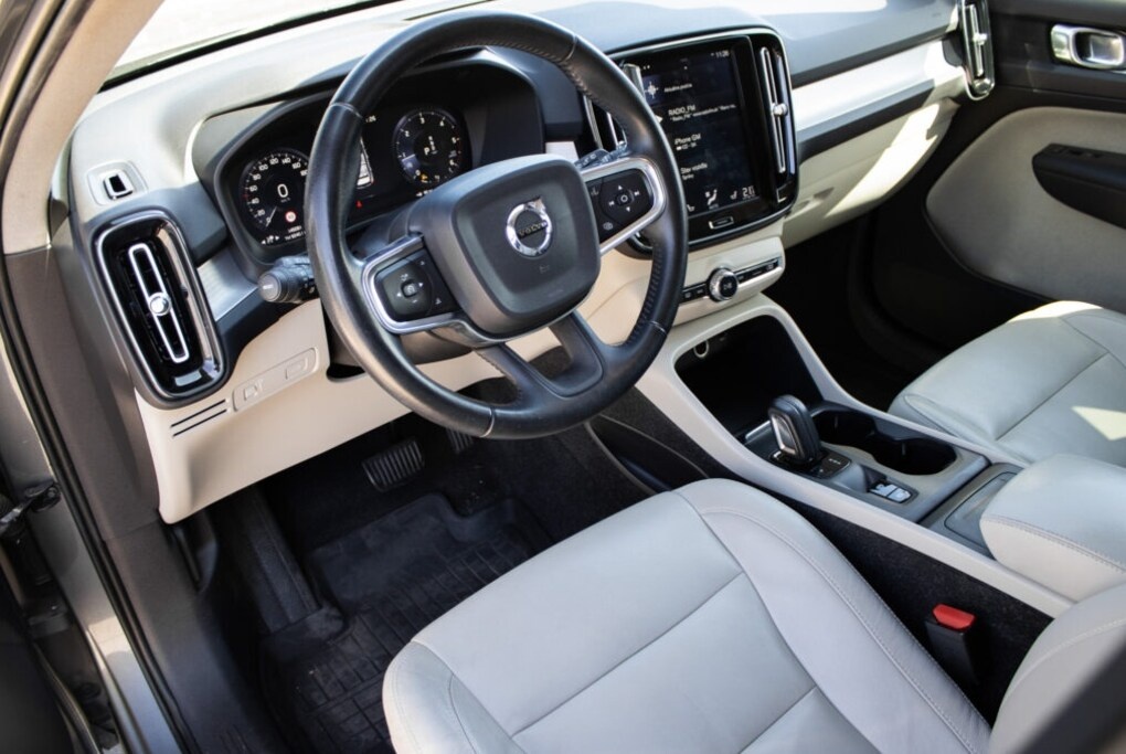 Volvo XC40 D4 Momentum (2018) - 10