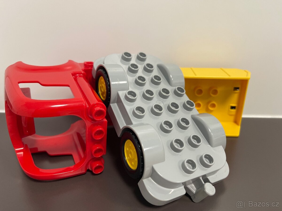 Lego Duplo červené auto - 10