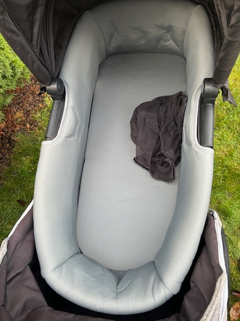 Thule Urban Glide 2 s novorozeneckou korbičkou a madlem - 10