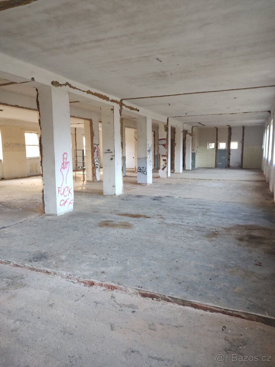 Pronájem skladových prostor, parkovacích stání - 10