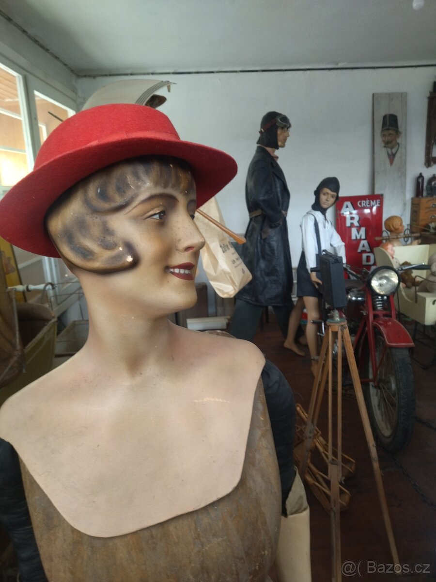 Staré figuriny,reklamní cedule,historie obchodu a řemesel - 10