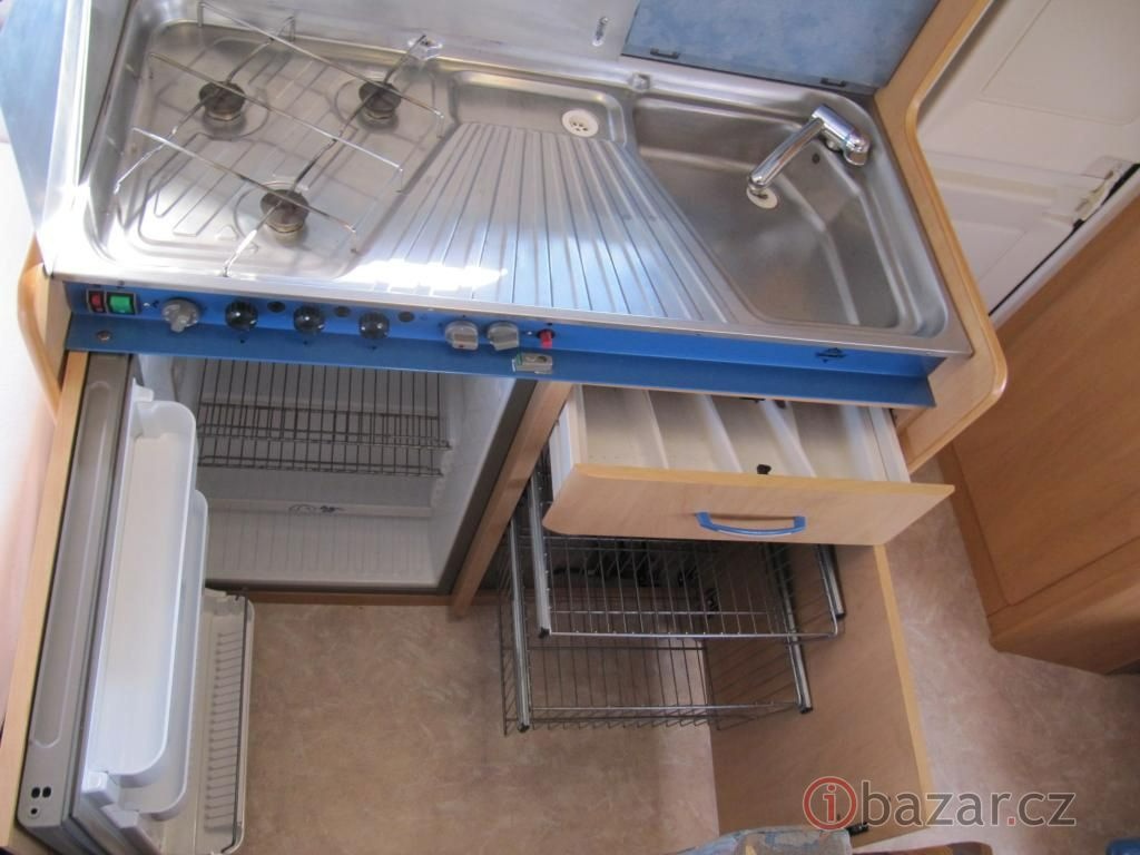 Prodám karavan Hobby 400 sf,r.v.1998 + mover + předstan - 10