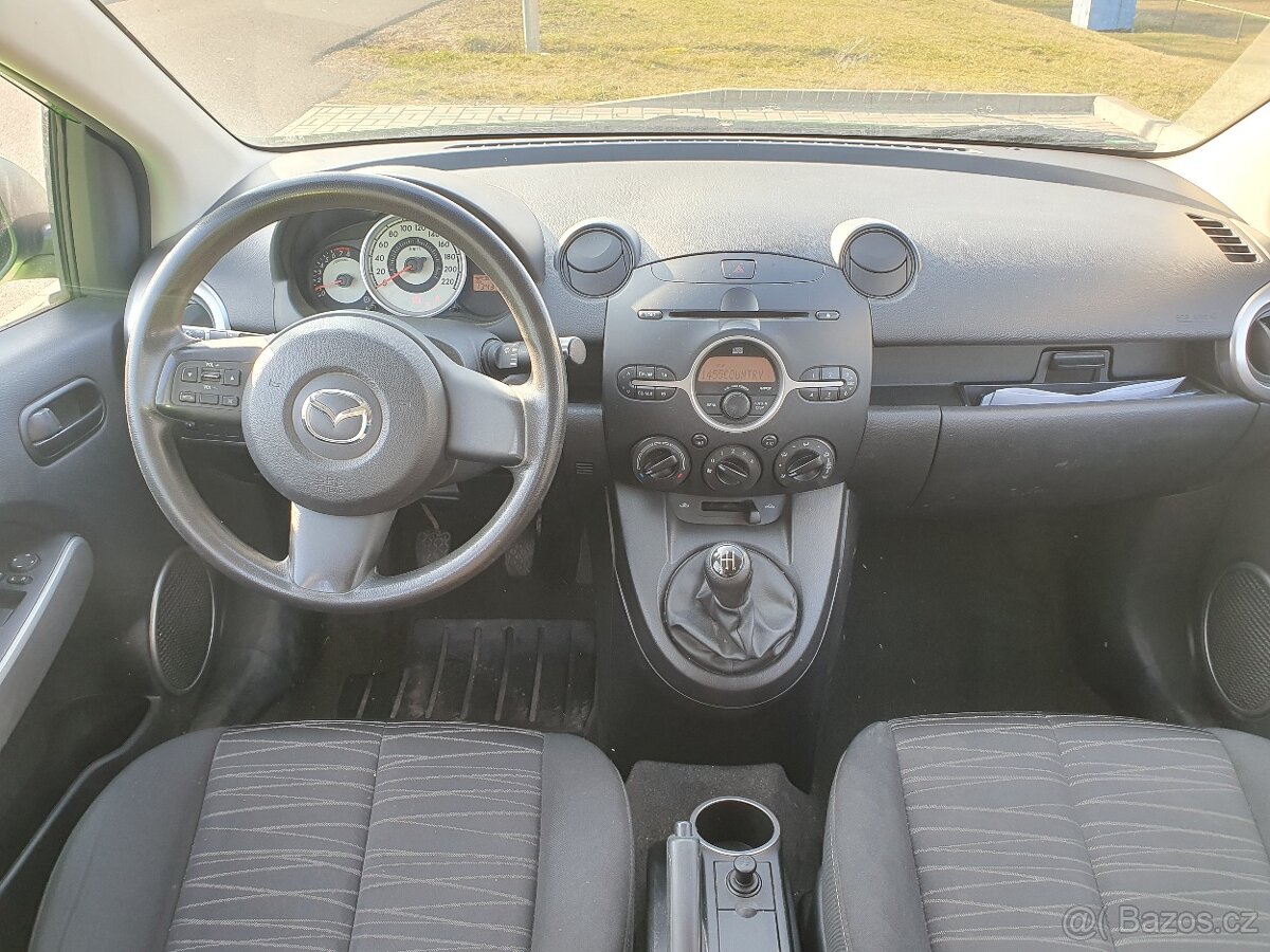 Mazda 2 1.3i nová stk - 10