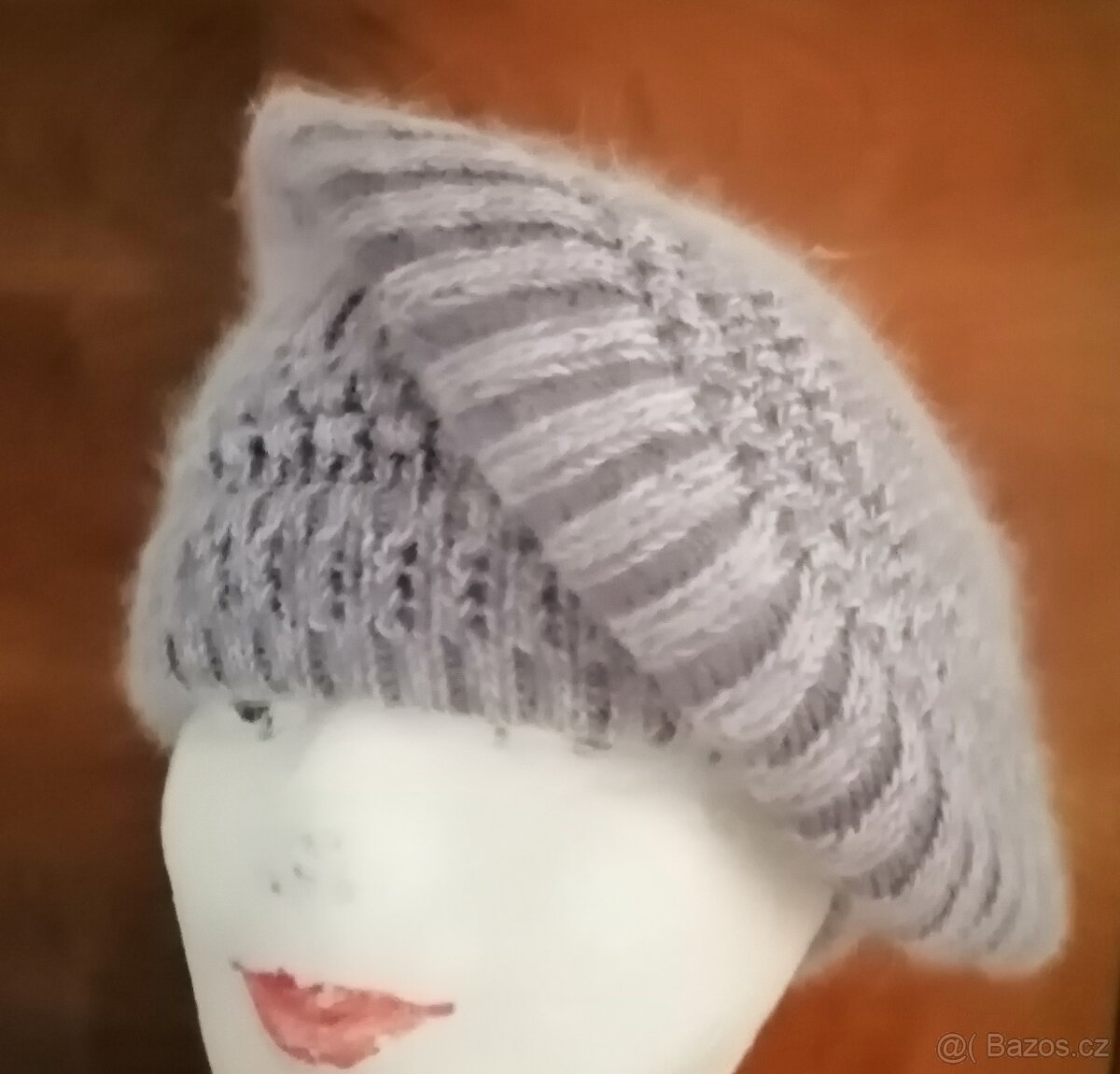 Zimni cepice, damske, nove i s vis. - 10