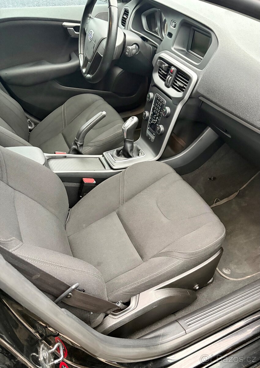 Volvo V40 D2 - 10