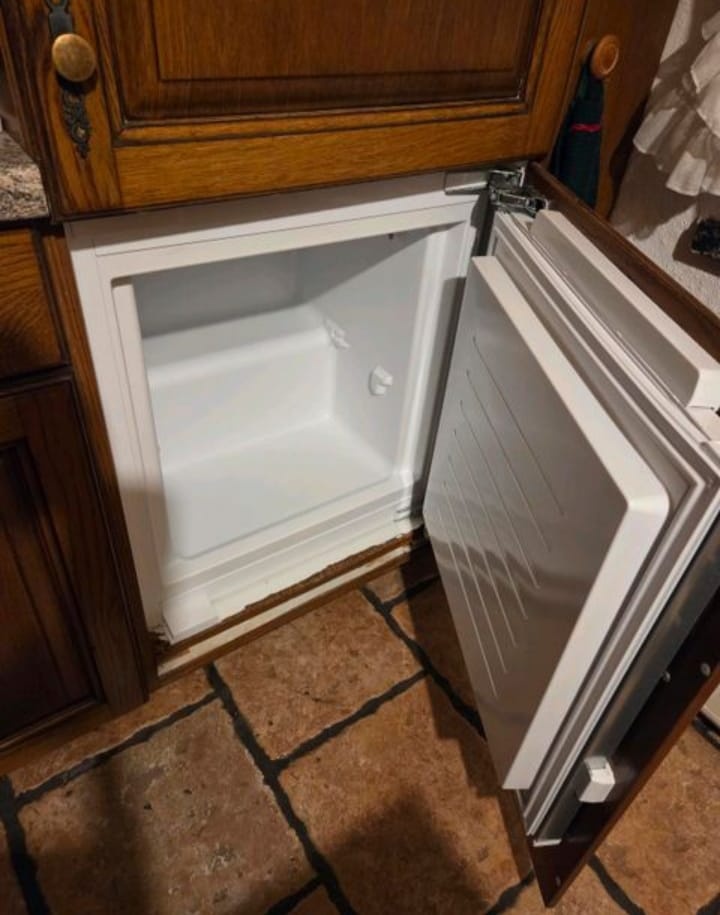 Rustikální linka tmavý dub masiv se spotřebiči,5552 - 10