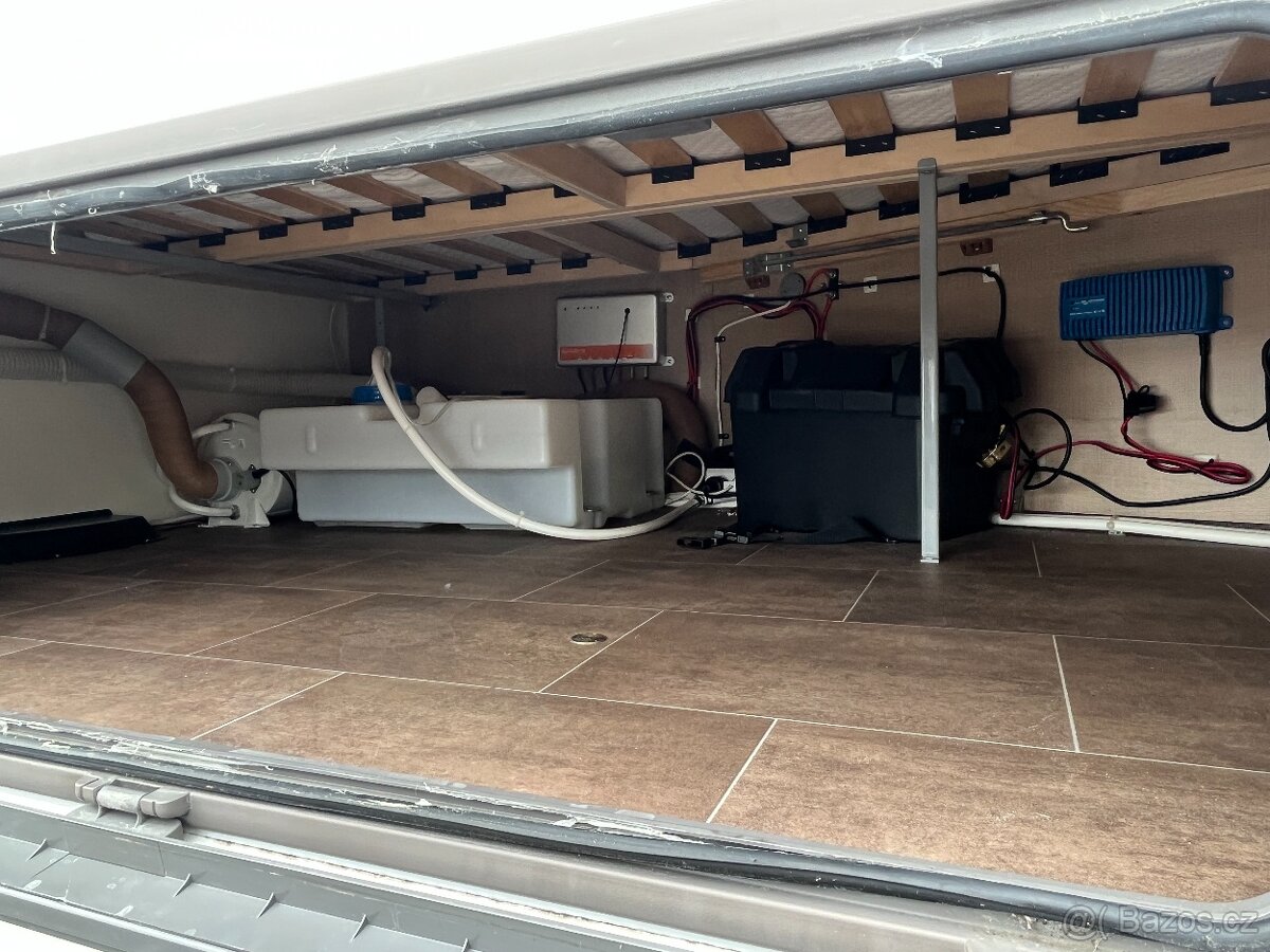 Karavan Bürstner 450 TS Premio, mover, markýza - 10