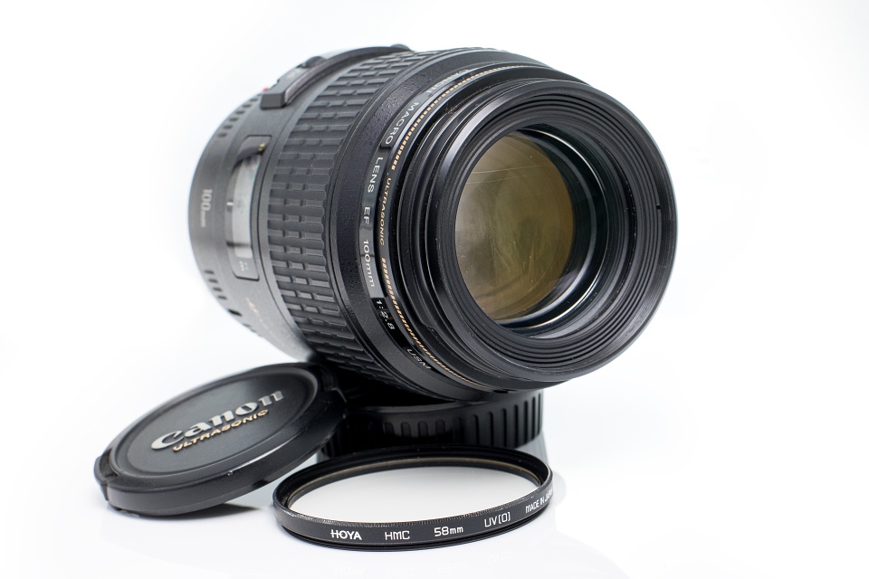 Canon EF 100 mm f/2,8 Macro USM + Hoya UV filtr HMC - 10