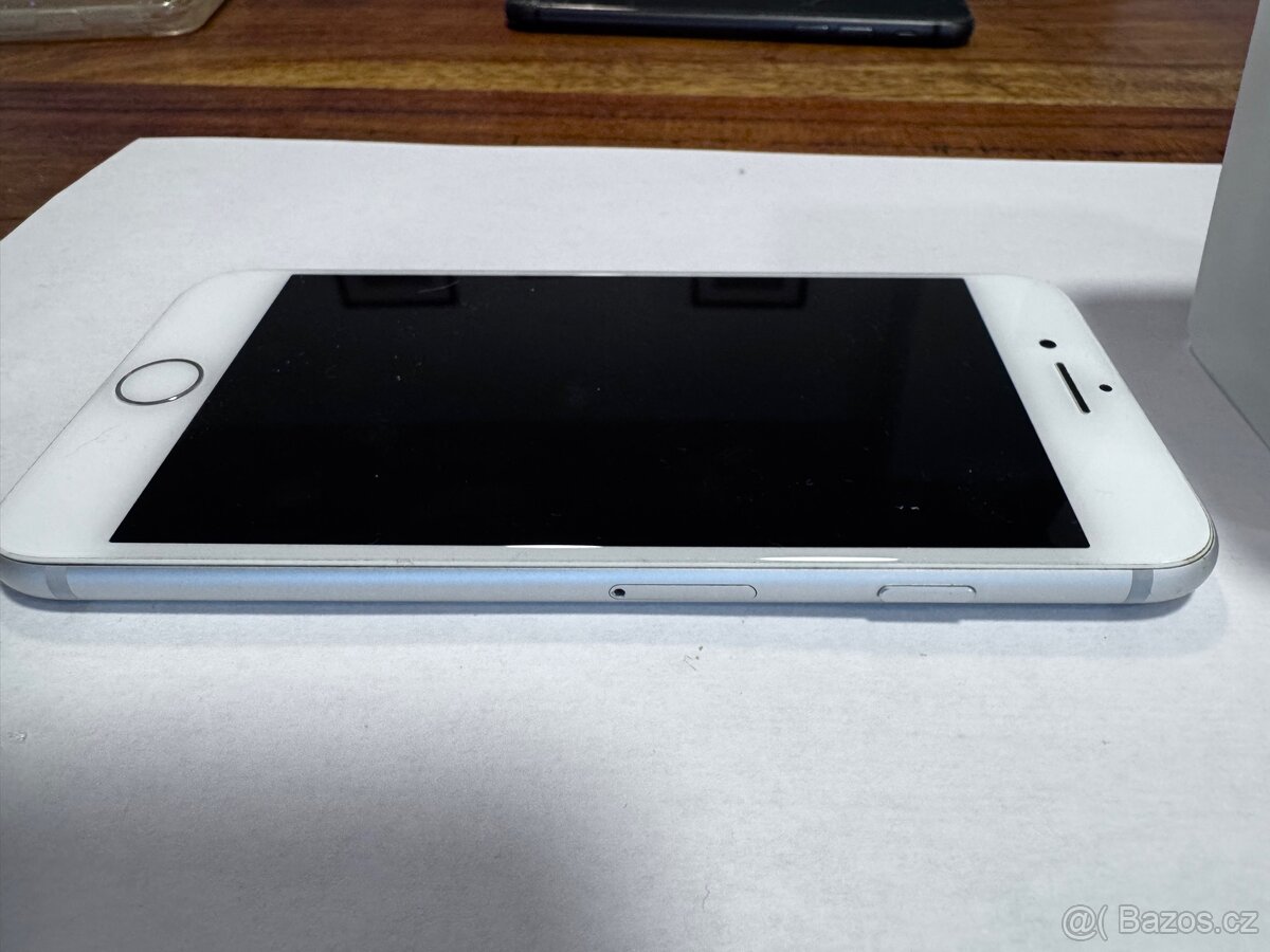 iPhone různé modely poškozené - 10