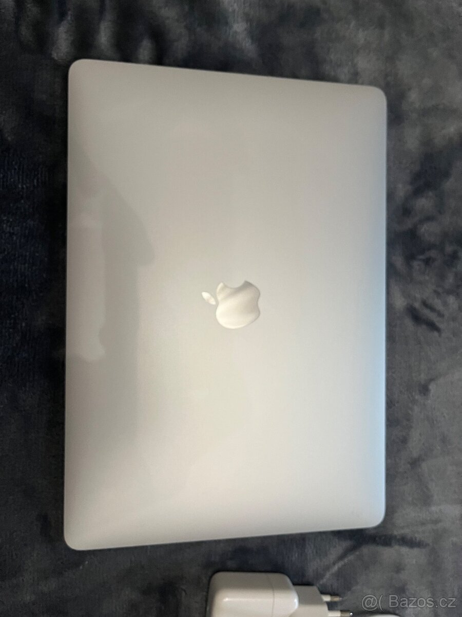 Apple MacBook Air 2020 - 10