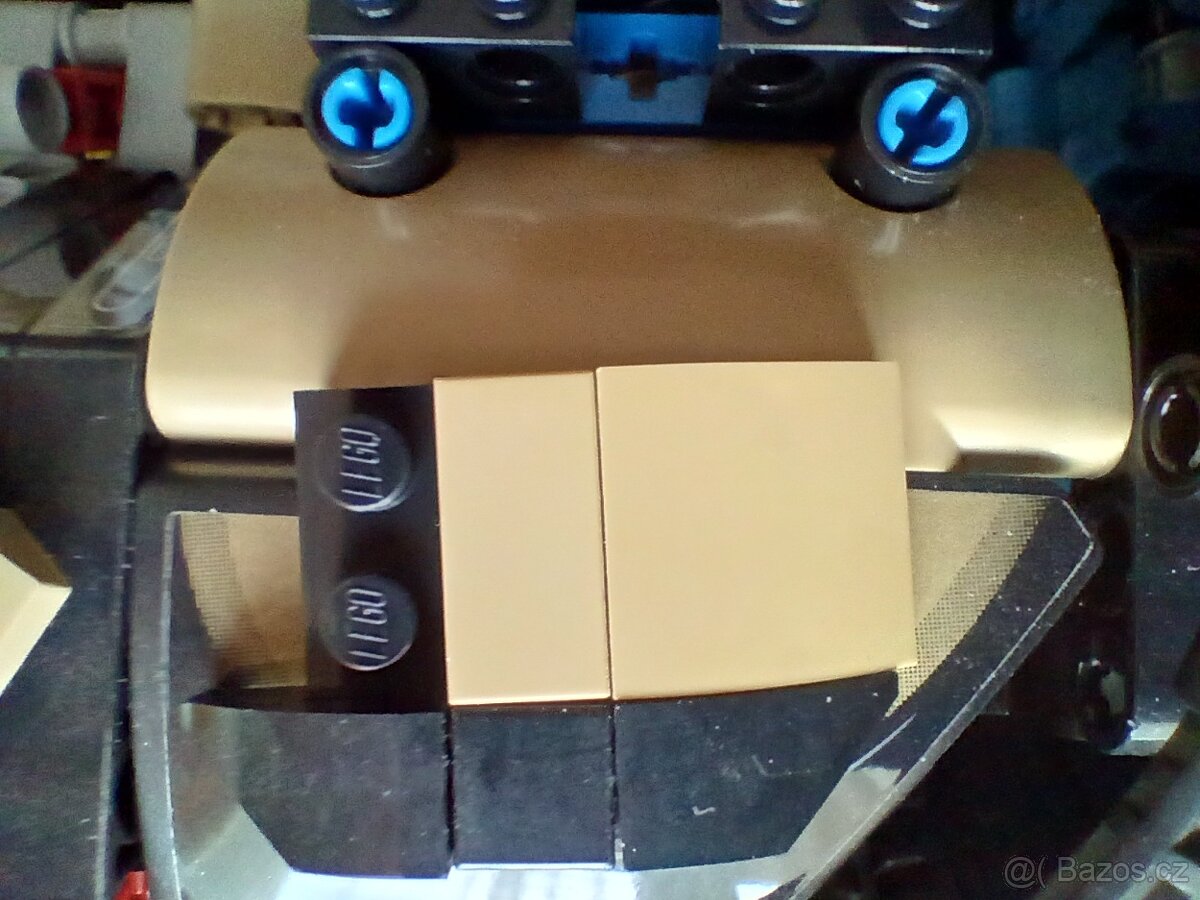 LEGO Technic Bugatti Chiron 42083 - 10