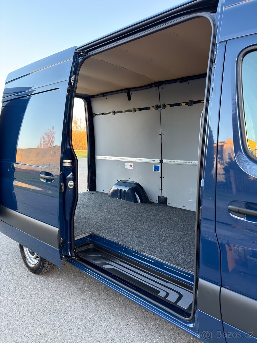 Mercedes Benz Sprinter 907 - 10