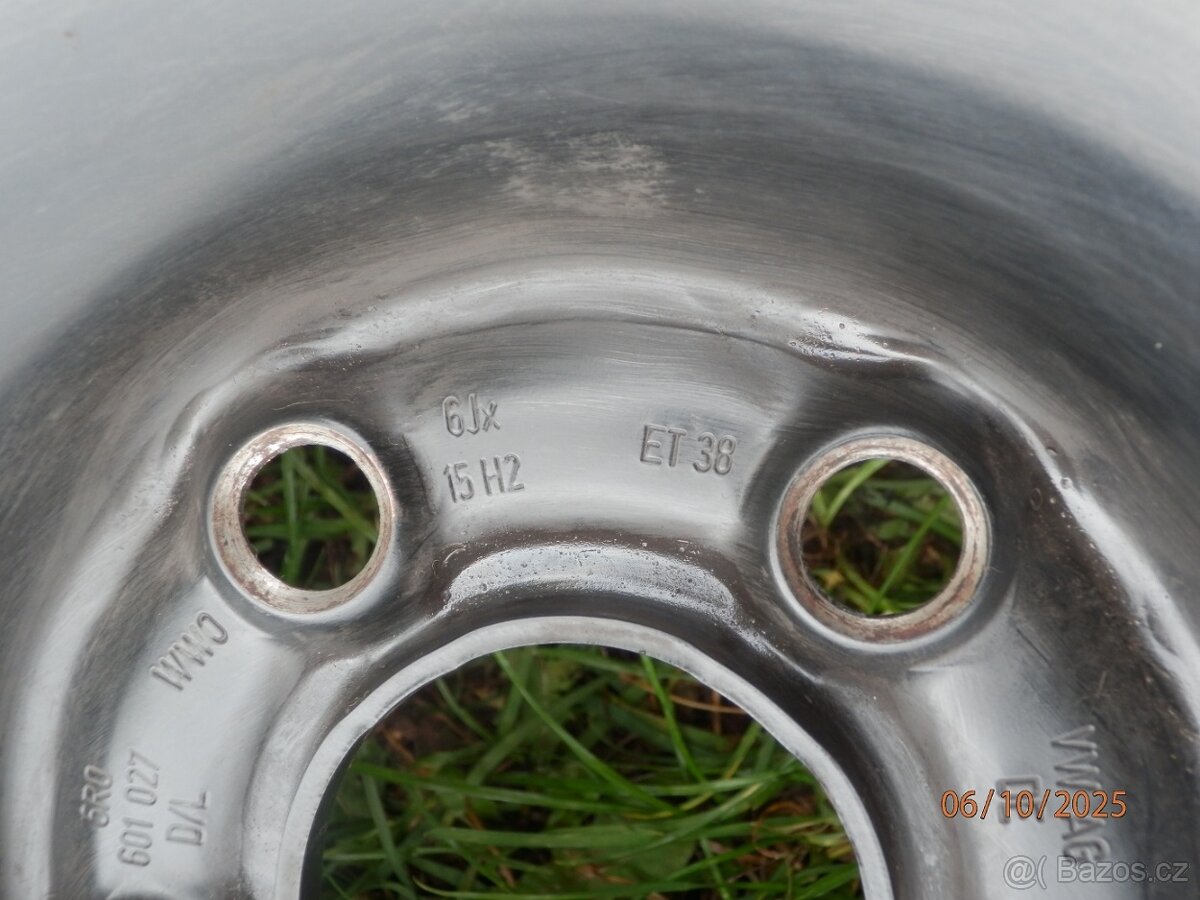 2xObutá zimní kola ŠKODA RAPID 15tky ET 38 185/60 R15 2x5,5 - 10