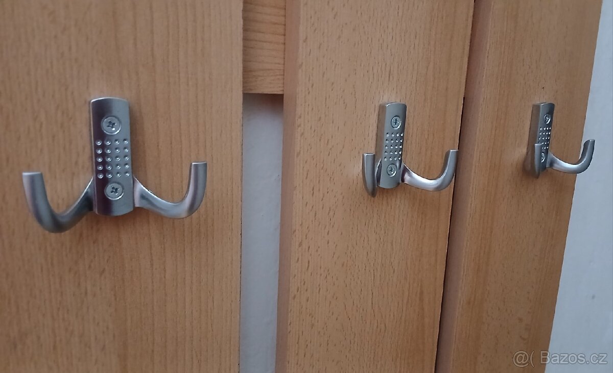 Věšák s botníkem - 10